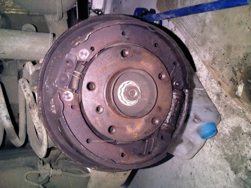 1997 318i rear drum seized (not handbrake)